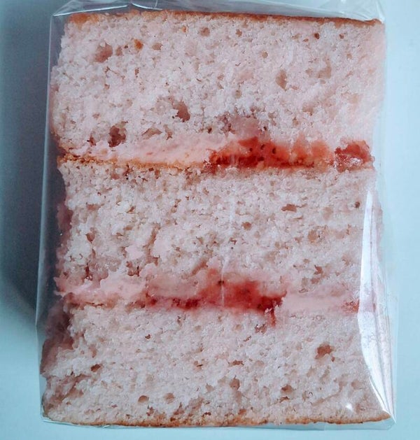 Strawberris N Cream Cake Slice