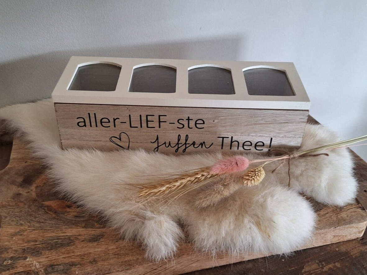 Theedoosje ''Aller-lief-ste juffen thee''