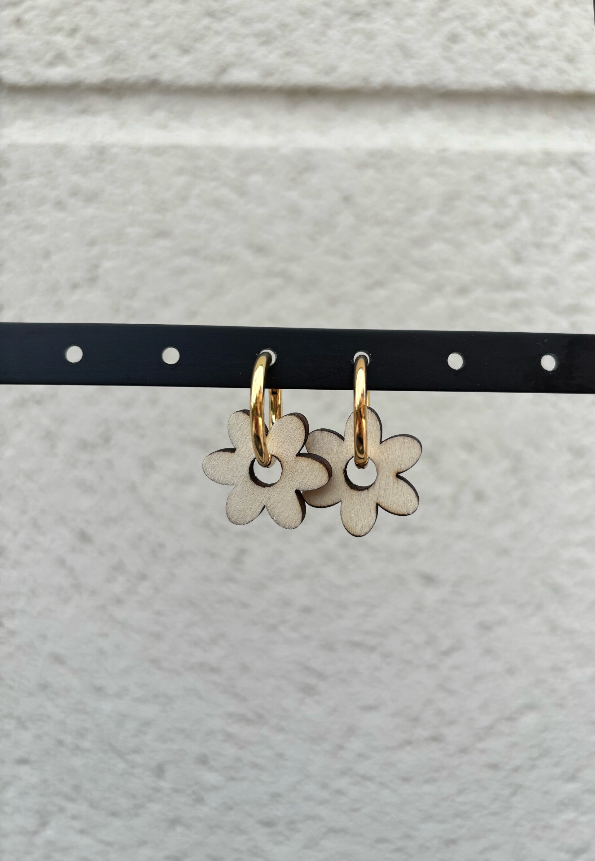 Boucles d’oreilles 🤍 (6 pétales)