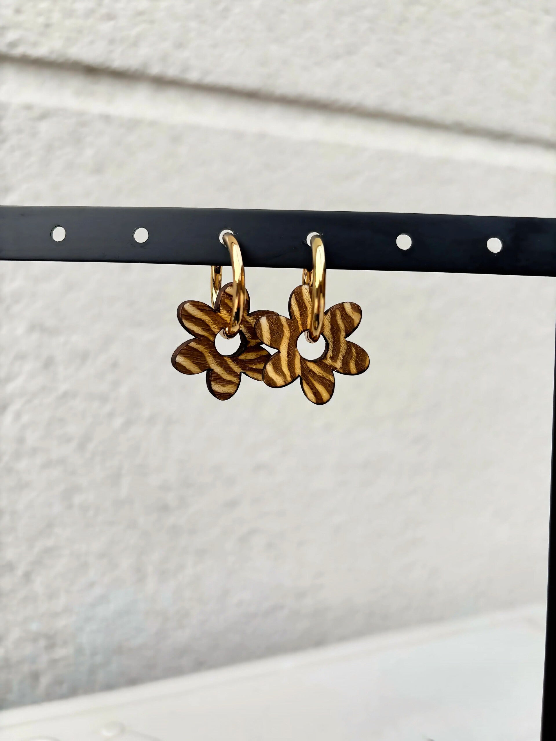 Boucles d’oreilles zèbre 🦓🖤 (6 pétales)