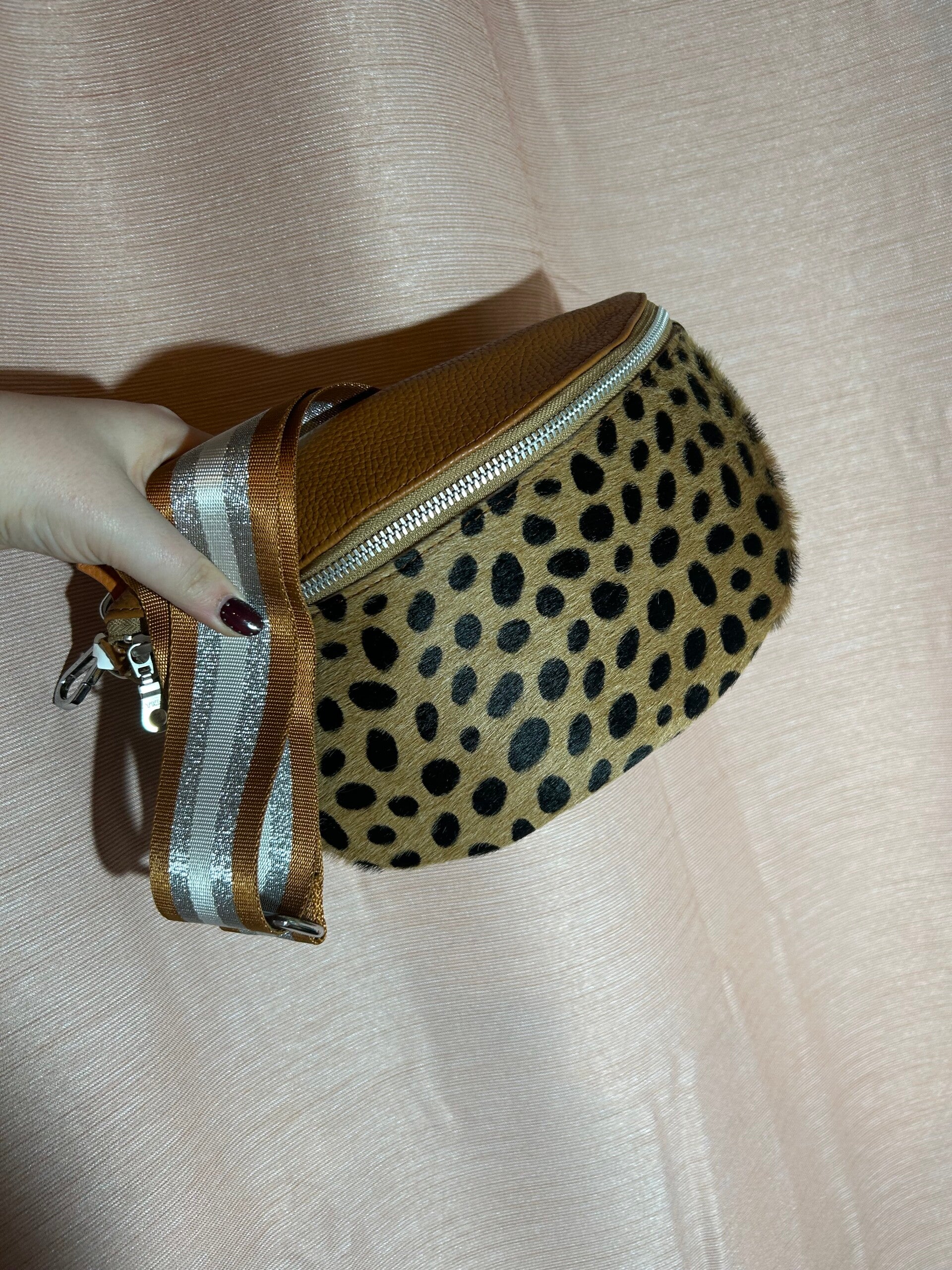 Crossbody panter