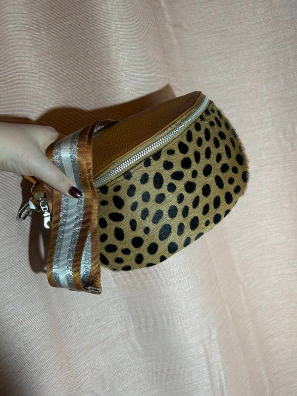 Crossbody panter