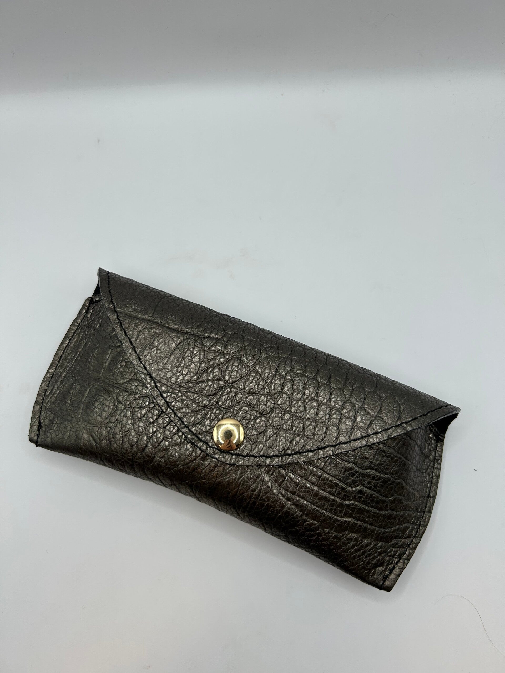 Brillenhoes croco licht metallic bruin