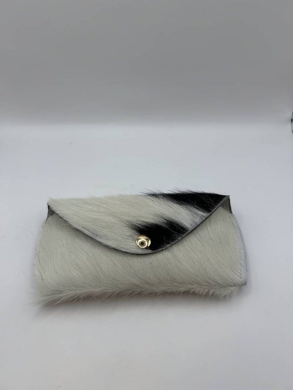 Brillenhoes zwart met wit koeienhuid