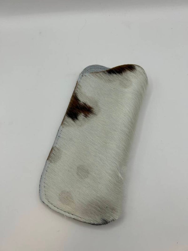 Brillen sleeve bruin met wit koeienhuid