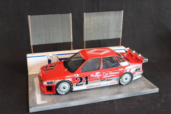 Diorama Starting grid with wall and fences Michelin 1:18