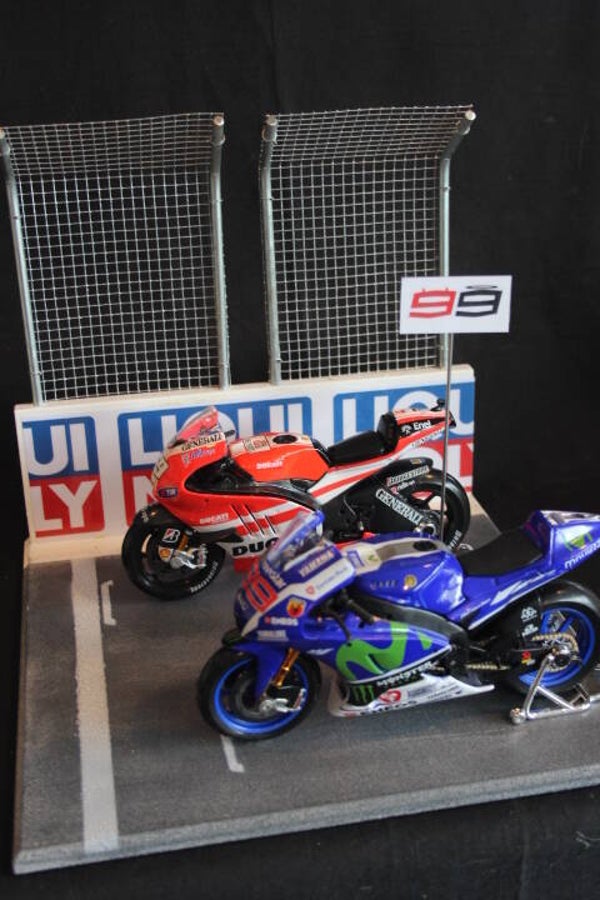 Diorama MotoGP Starting grid with wall and fences Liqui Moly 1:12