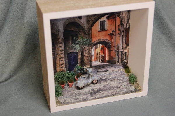 Diorama Italian village view with Vespa 1:18