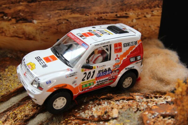 Diorama with Ninco Mitsubishi Pajero 2002 1:32 #201 24. Dakar Rallye