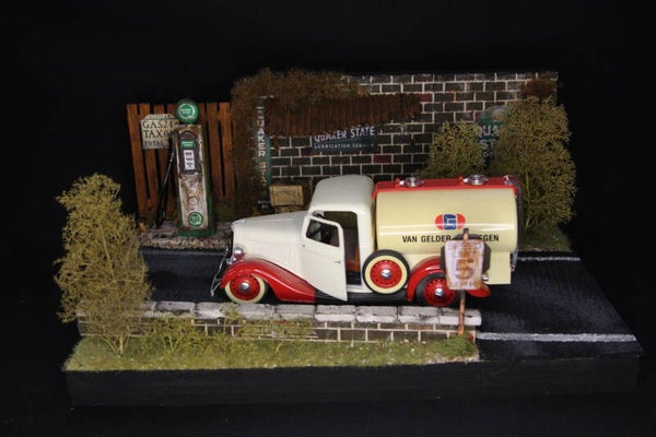 Diorama Abandoned Gas Station 1:18 "Quacker State"