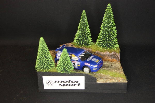 Diorama with Ninco VW Golf IV Kitcar 1:32 #3 McRae / Senior