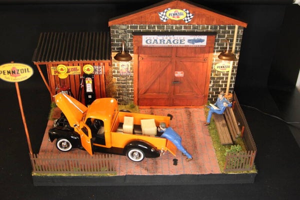 Diorama American Gas station (1960's) with Motor Max Ford Pickup 1:18