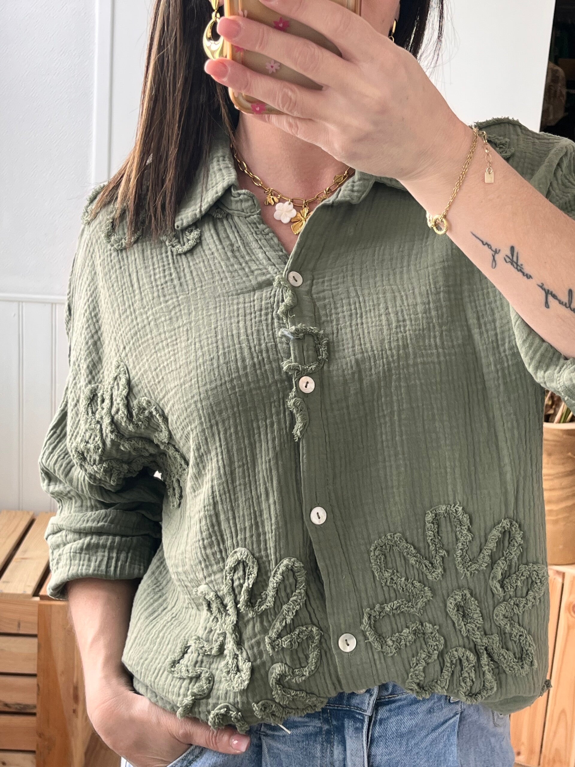 Chemise fleur relief