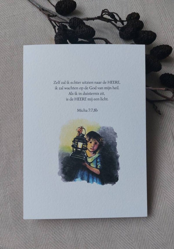 Zelf zal ik echter uitzien naar de HEERE, ik zal wachten op de God van mijn heil. Als ik in duisternis zit, is de HEERE mij een licht.