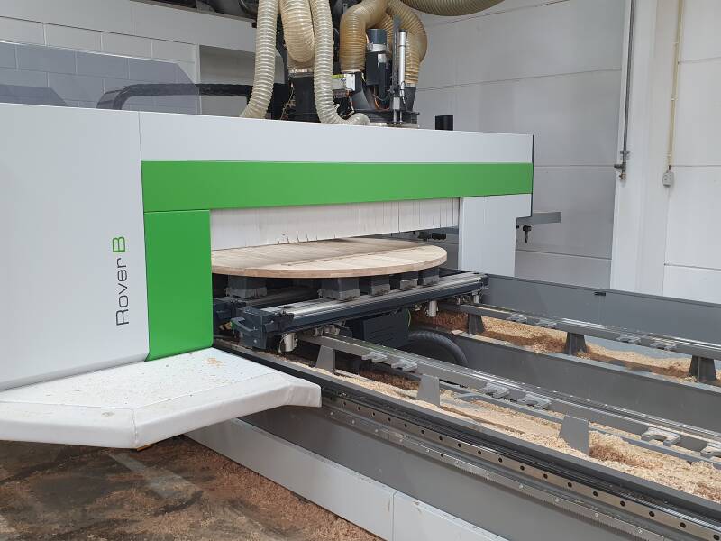 Entwerfen Sie Ihren großen Tisch nach Maß.