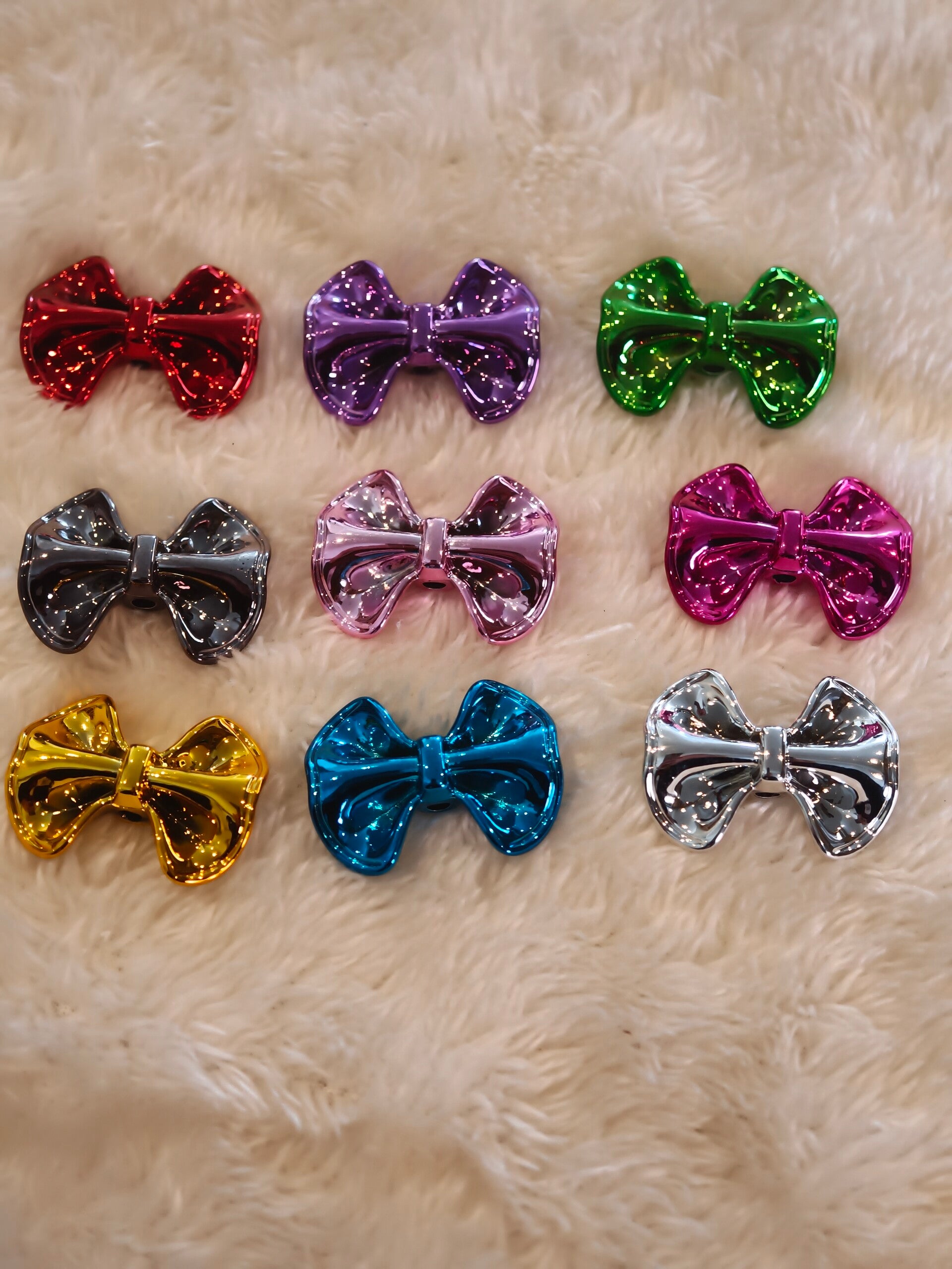 Metallic bow beads