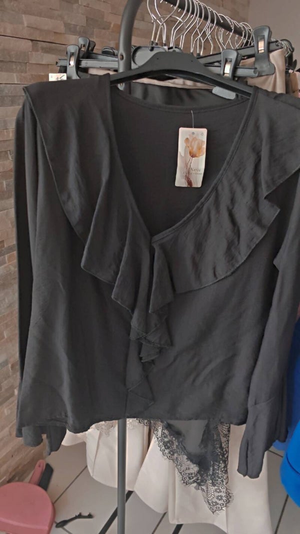 Blouse volant noir taille unique