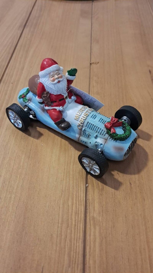 FIGURA NAVIDEÑA PAPA NOEL COCHE