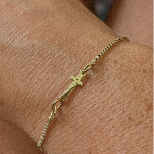Cross connector bracelet