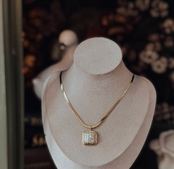 Square pearl necklace