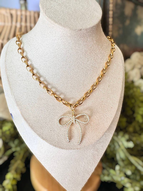 Large pearl bow necklace