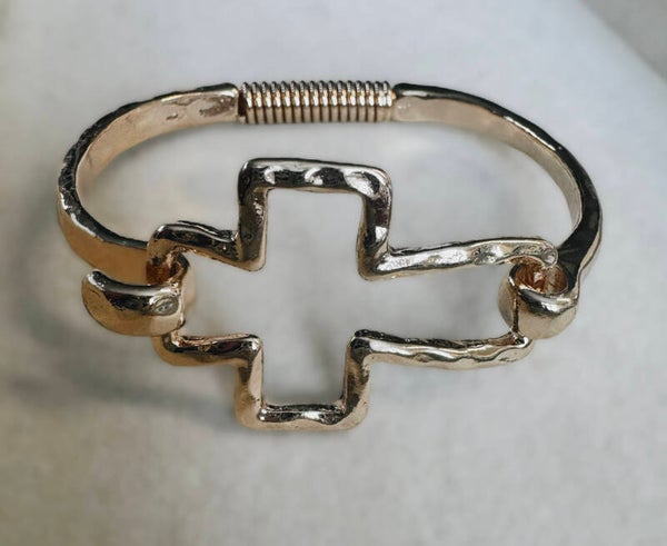 Cross clasp bracelet