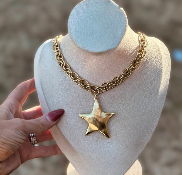Large star chunky necklace