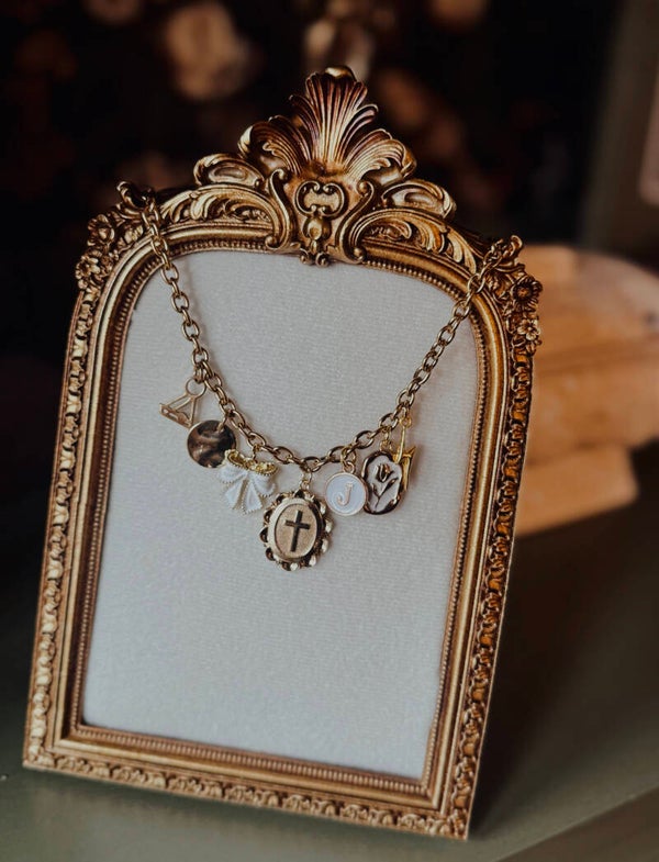 Circle charm necklace