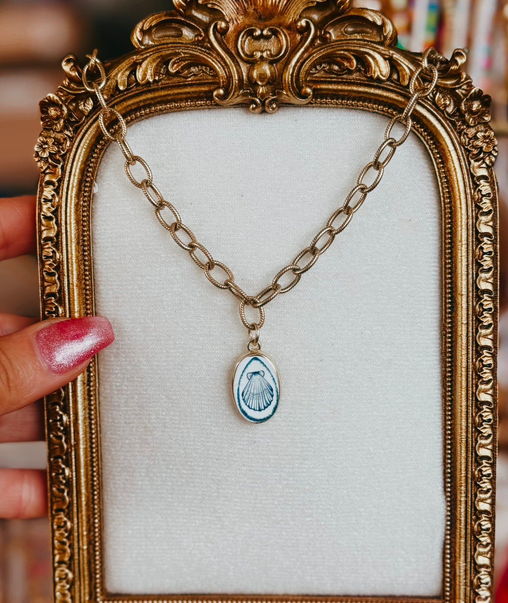 Blue and white shell necklace