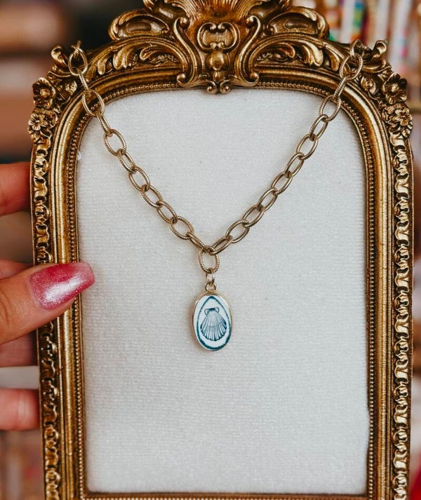 Blue and white shell necklace