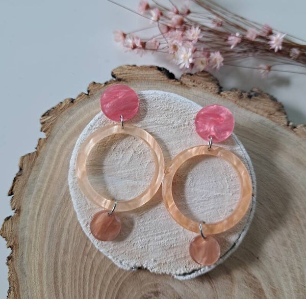 Kleurrijke lange oorbellen met ronde hangers, model 2.