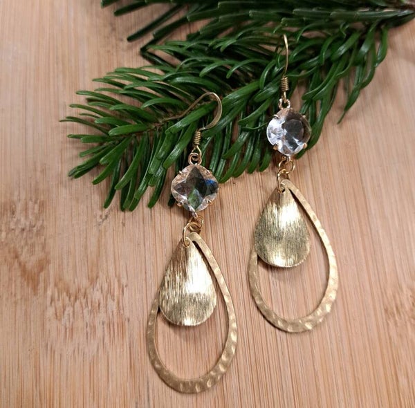 Lange druppel oorbellen.