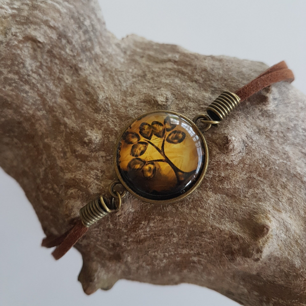 Bruine PU armband met levensboom cabouchon.