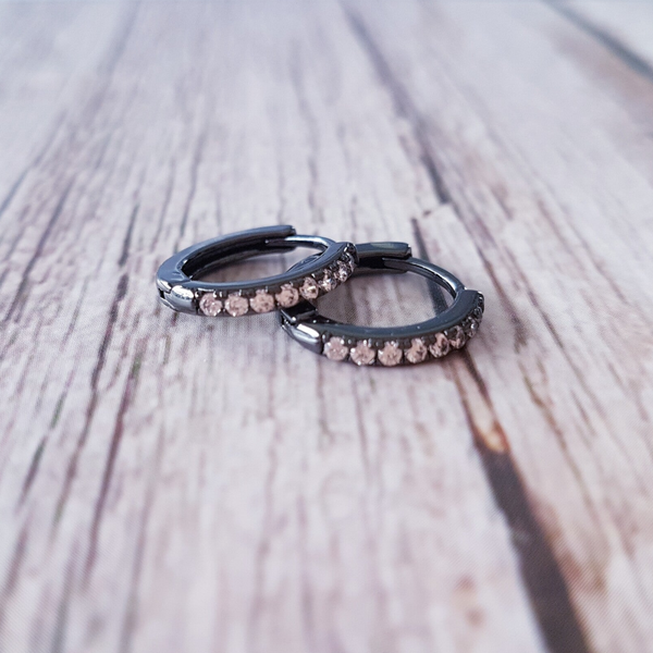 Kleine black gun plated creolen met cubic zirkonen