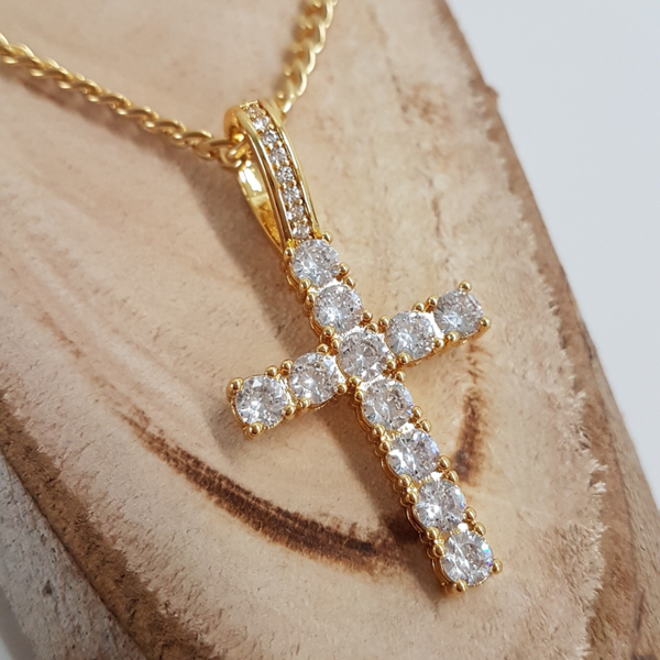 Goudkleurige halsketting met groot kruis.