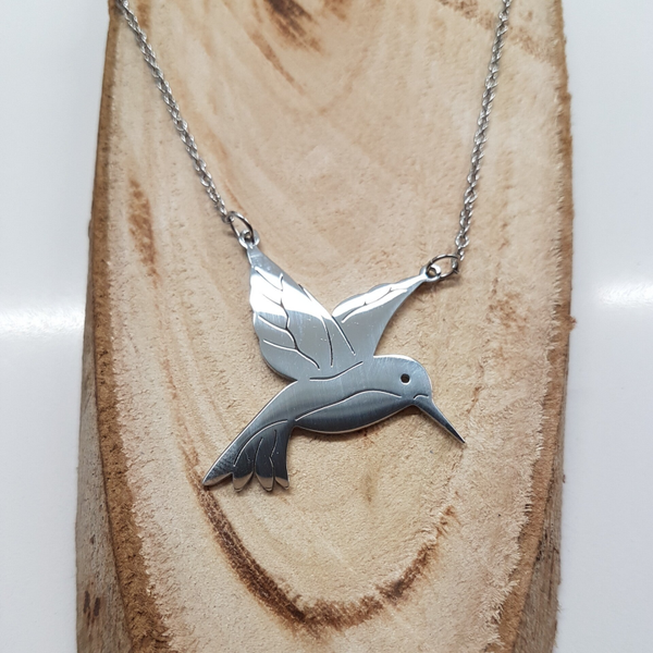 Stalen halsketting met kolibriehanger.