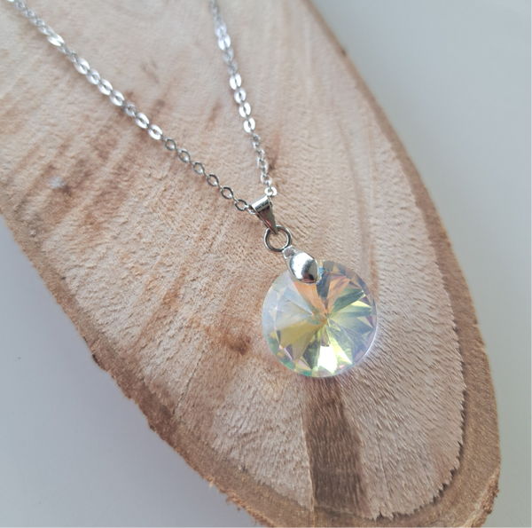 Stalen halsketting met rond AB glaskristal.