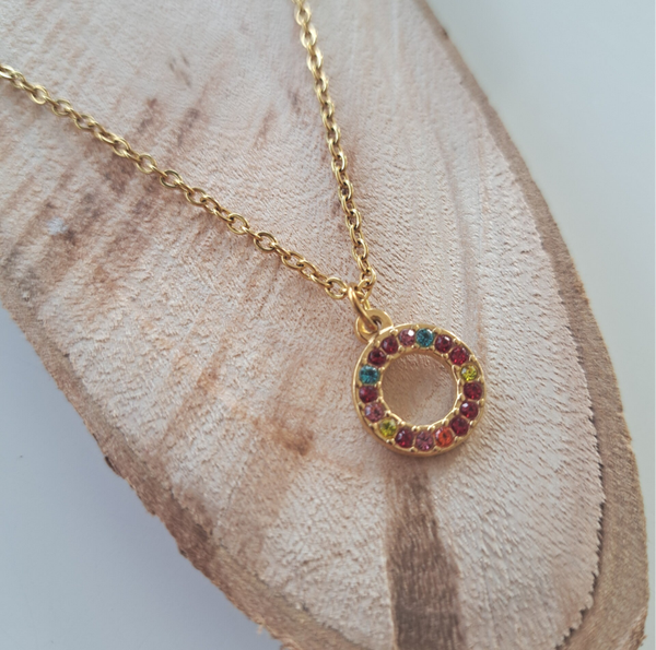 Goudkleurige stalen halsketting met ronde meerkleurige zirkonenhanger 4.