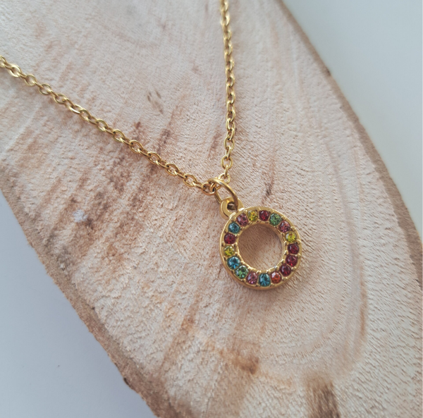 Goudkleurige stalen halsketting met ronde meerkleurige zirkonenhanger 5.