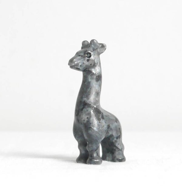 Larvikiet giraffe