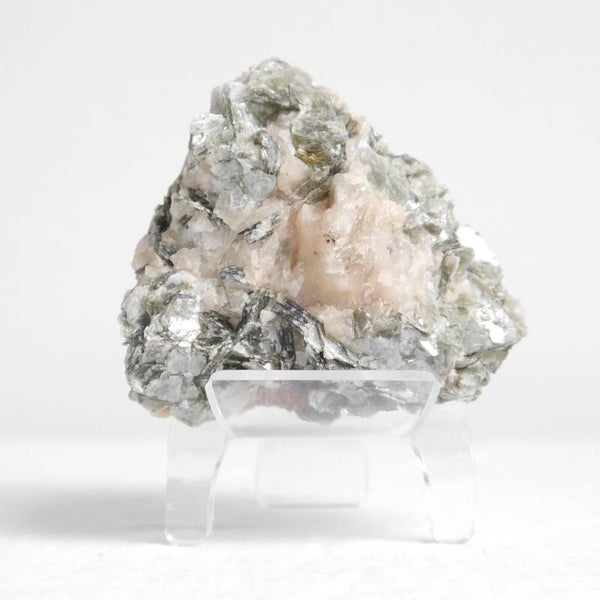 Calciet met apofyliet en pyriet cluster