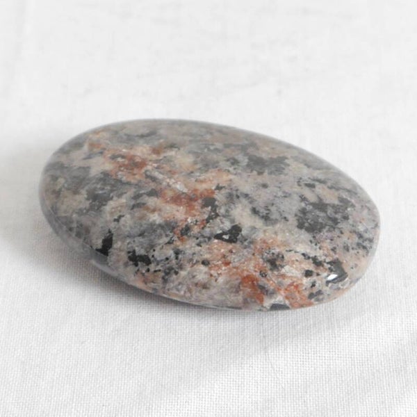 Syeniet sodaliet 'Yooperlite' handsteen
