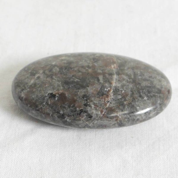 Syeniet sodaliet 'Yooperlite' handsteen