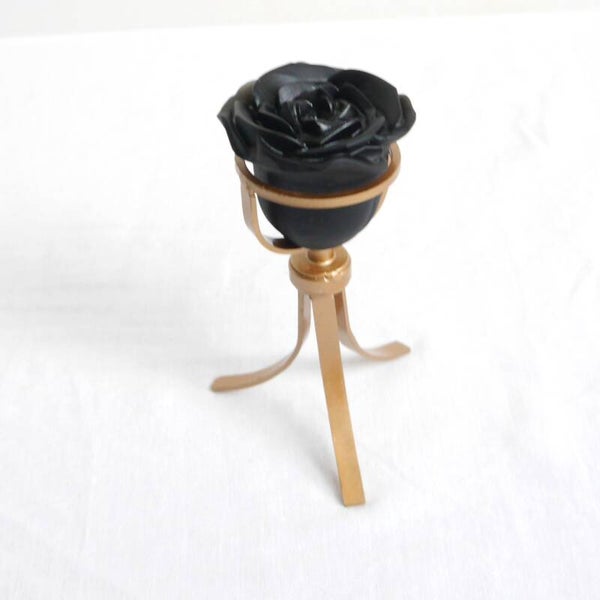 Obsidiaan roos met standaard