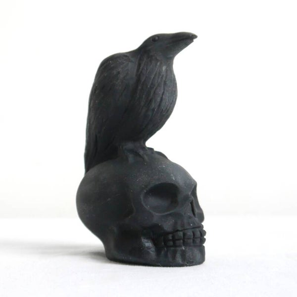 Obsidiaan skull met raaf