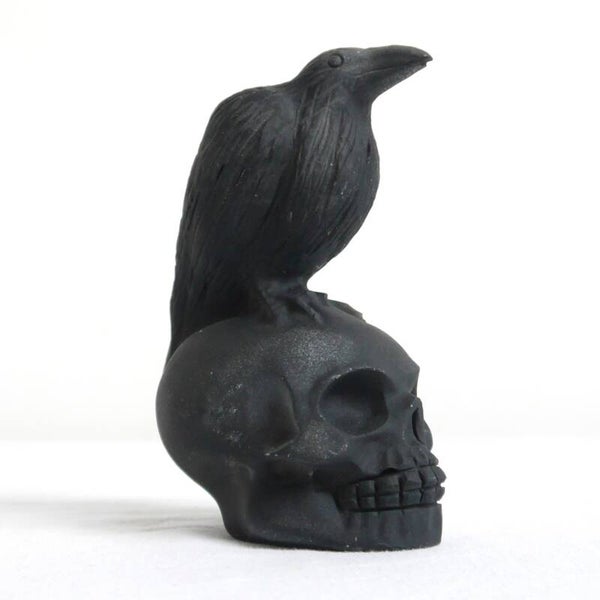 Obsidiaan skull met raaf
