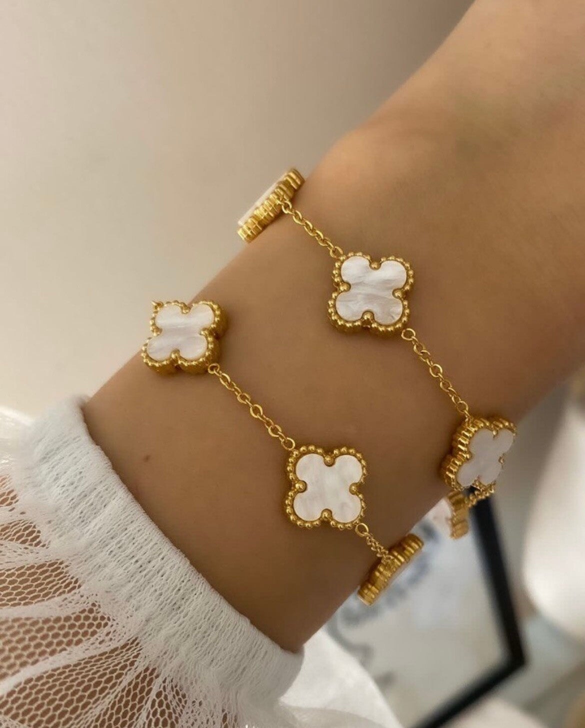 BEYAZ YONCA BILEKLIK