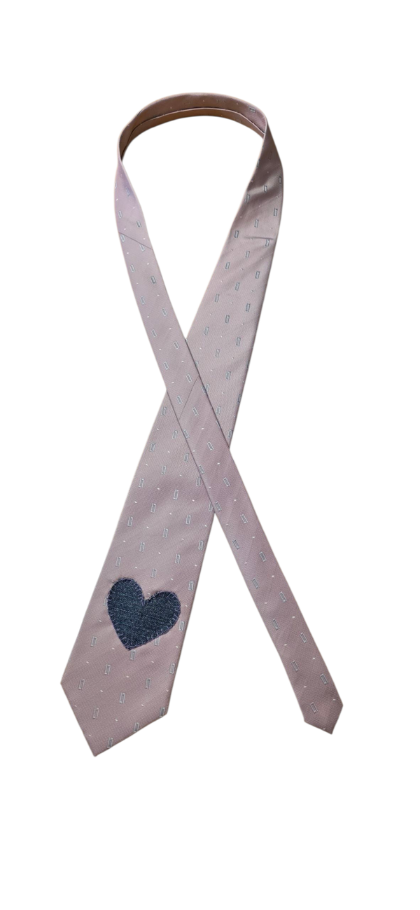 Heart tie