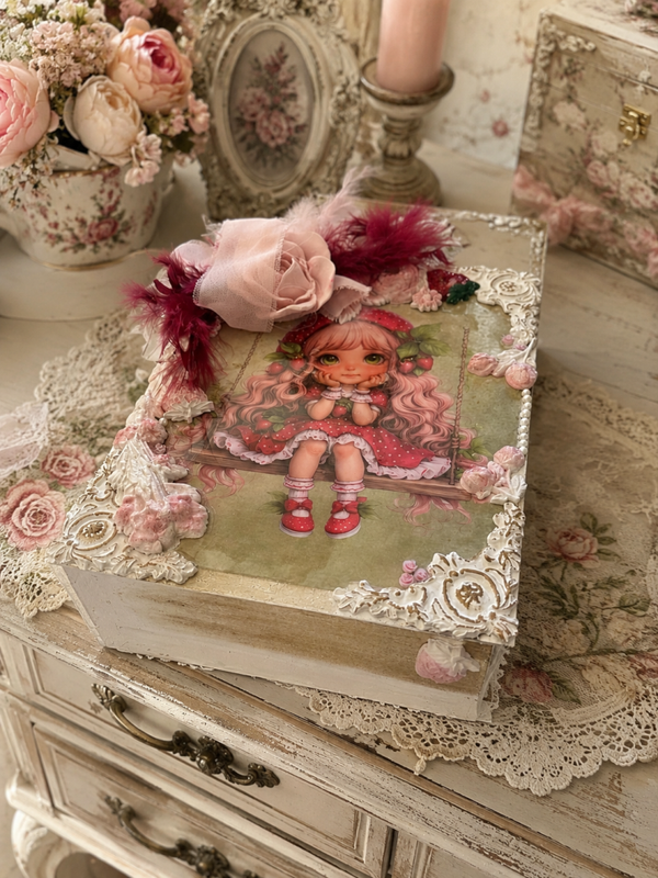 Boîte faux livre féerique “Le Jardin Secret de Charlotte”