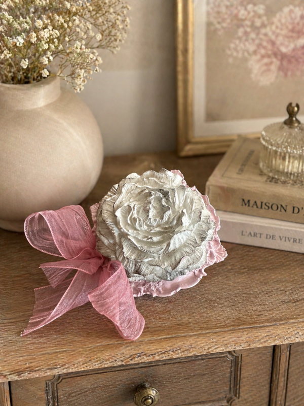 Éclosion de douceur – Fleur décorative romantique 2
